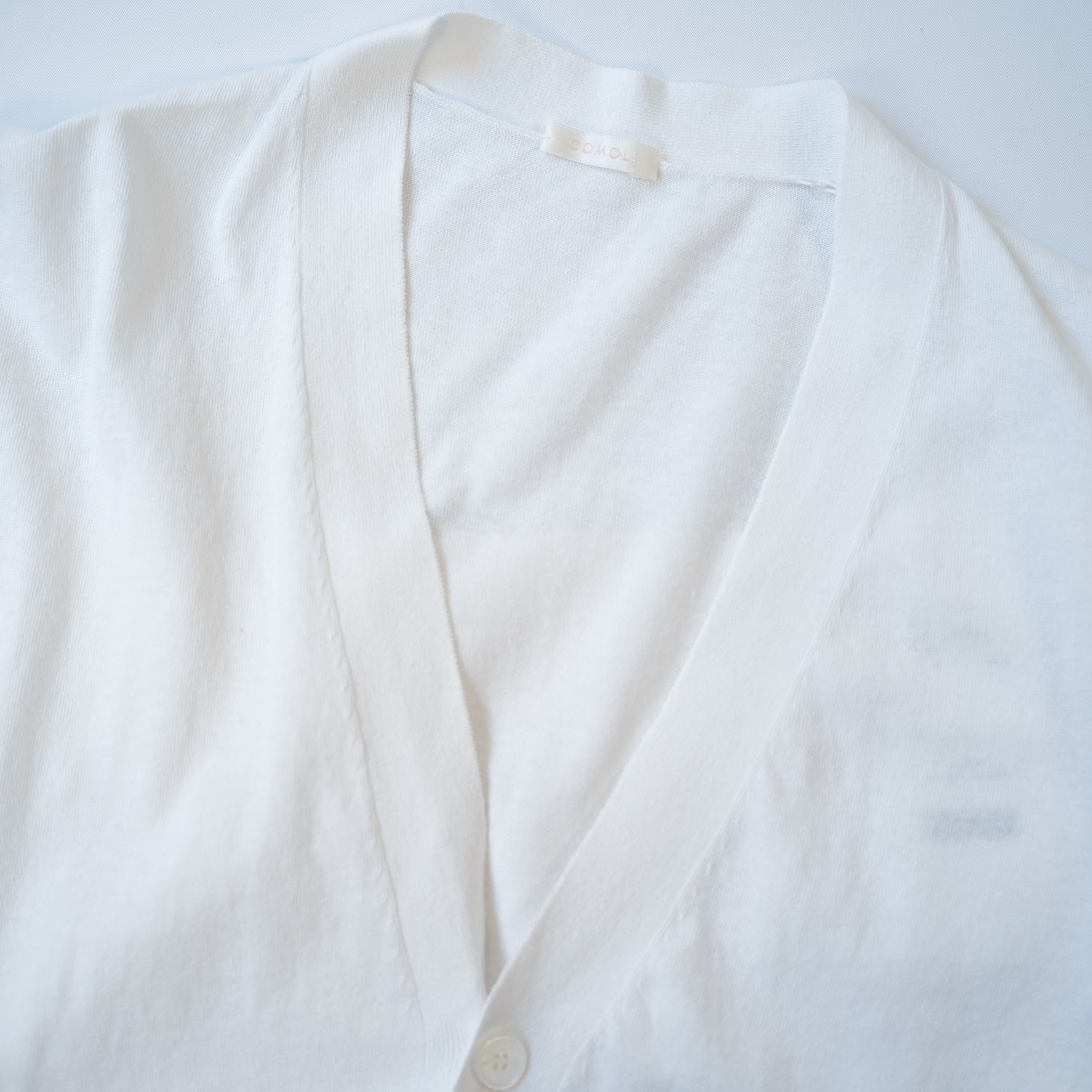 COMOLI CREW NECK COTTON KNIT CARDIGAN WHITE