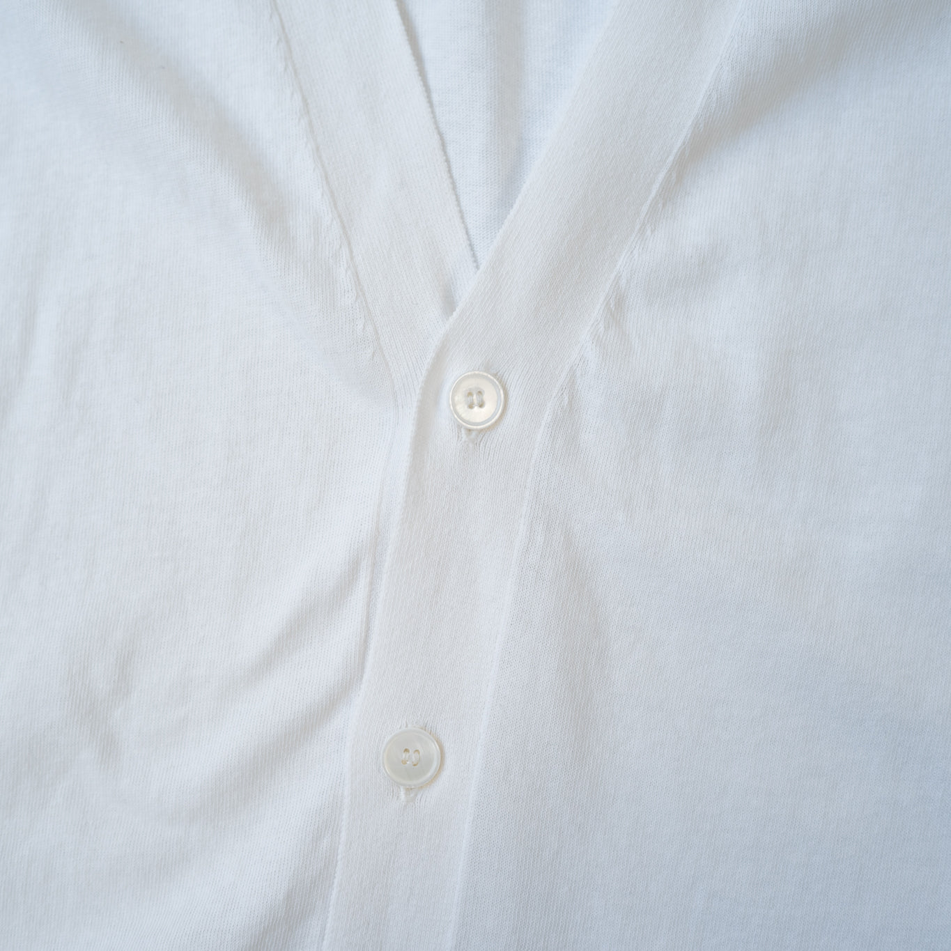 COMOLI CREW NECK COTTON KNIT CARDIGAN WHITE