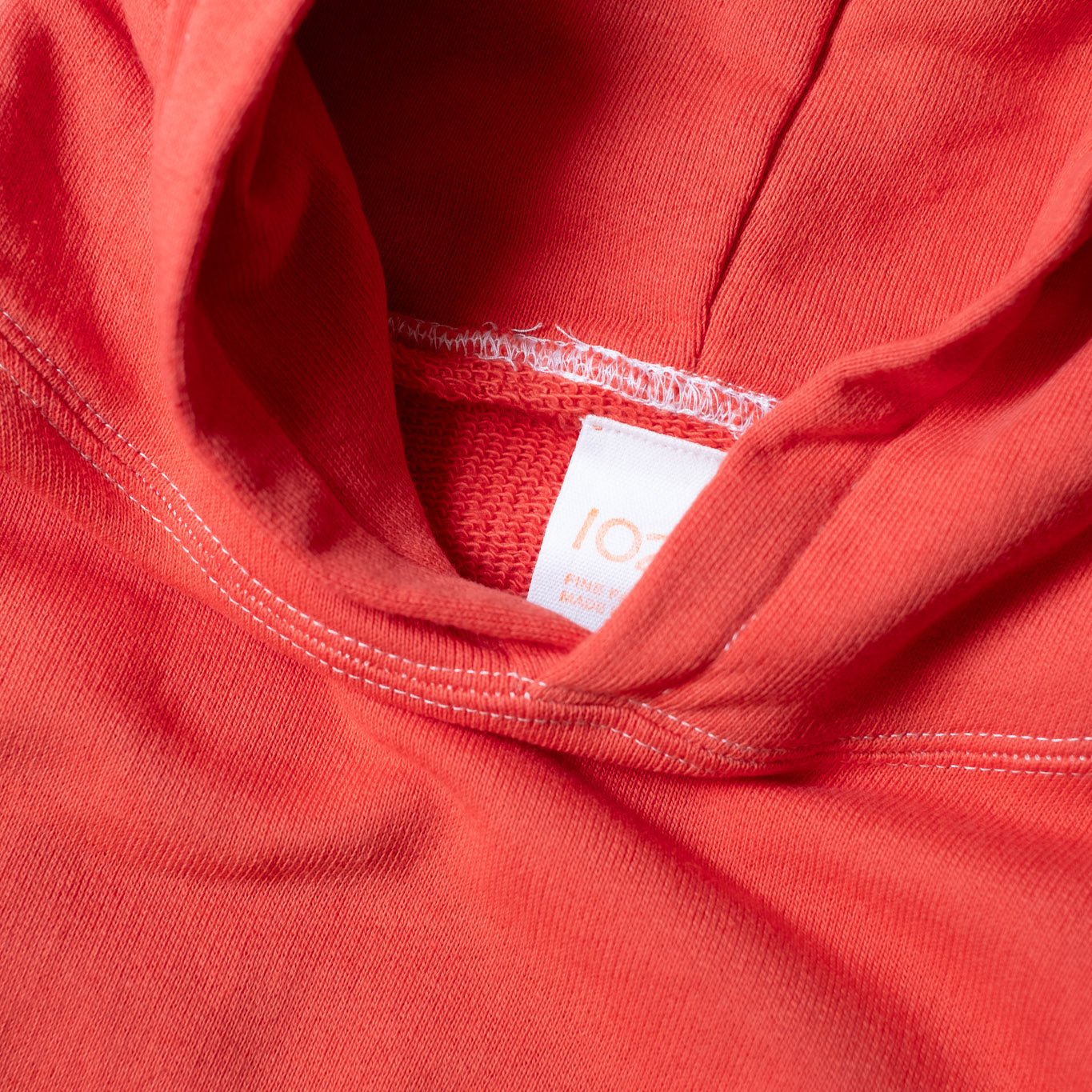1027 HOODED PULLOVER RED