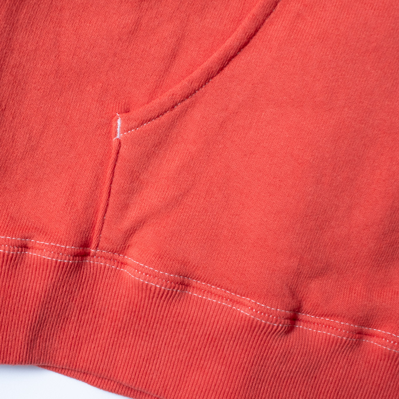 1027 HOODED PULLOVER RED