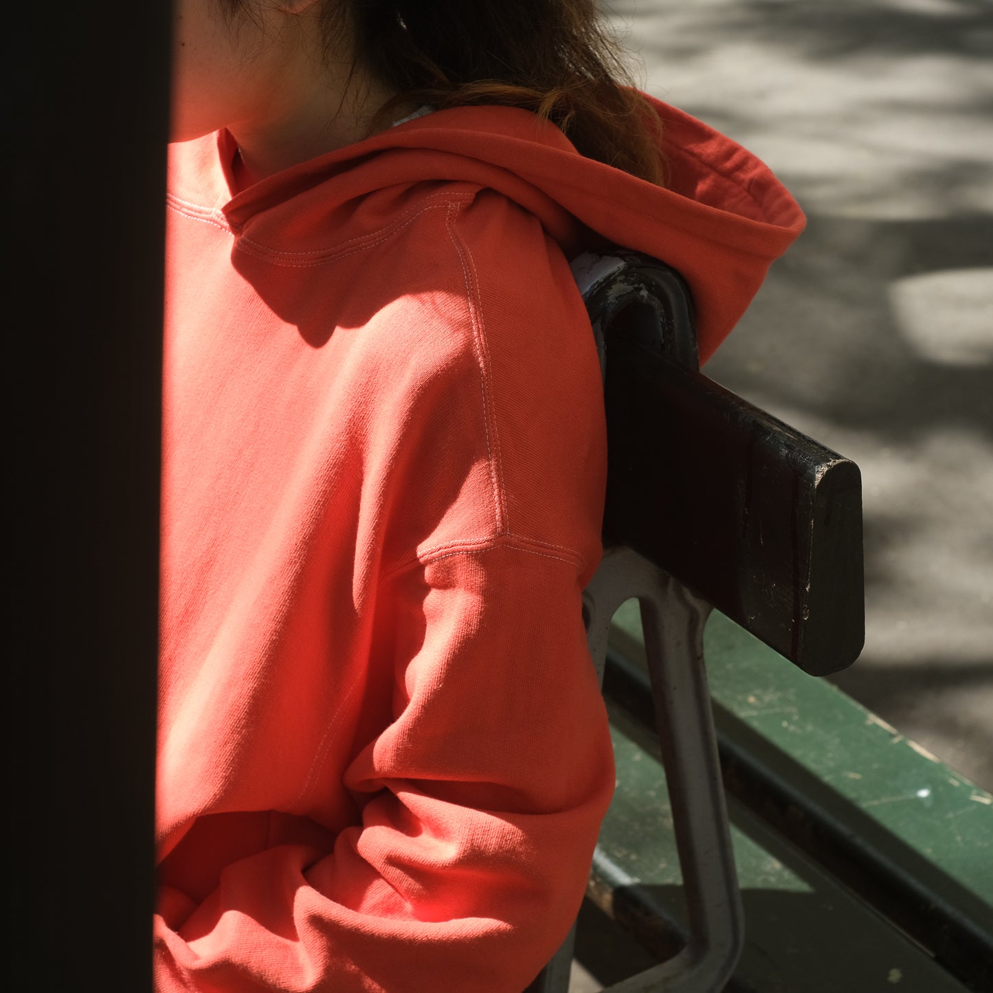 1027 HOODED PULLOVER RED