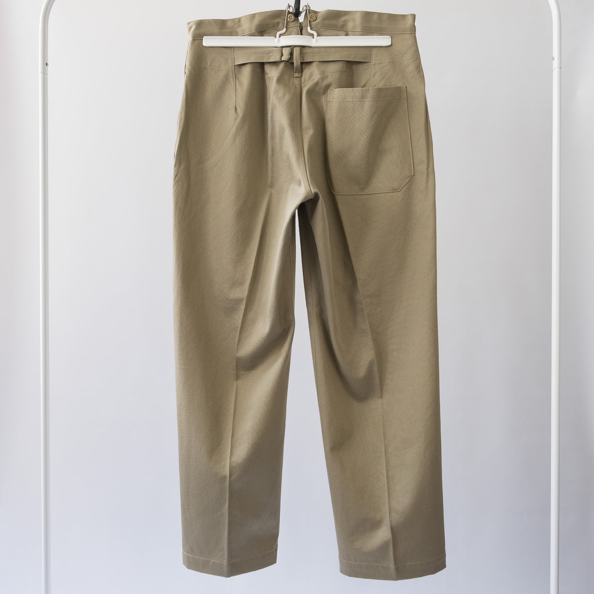 COMOLI COTTON CHINO OVER PANTS KHAKI