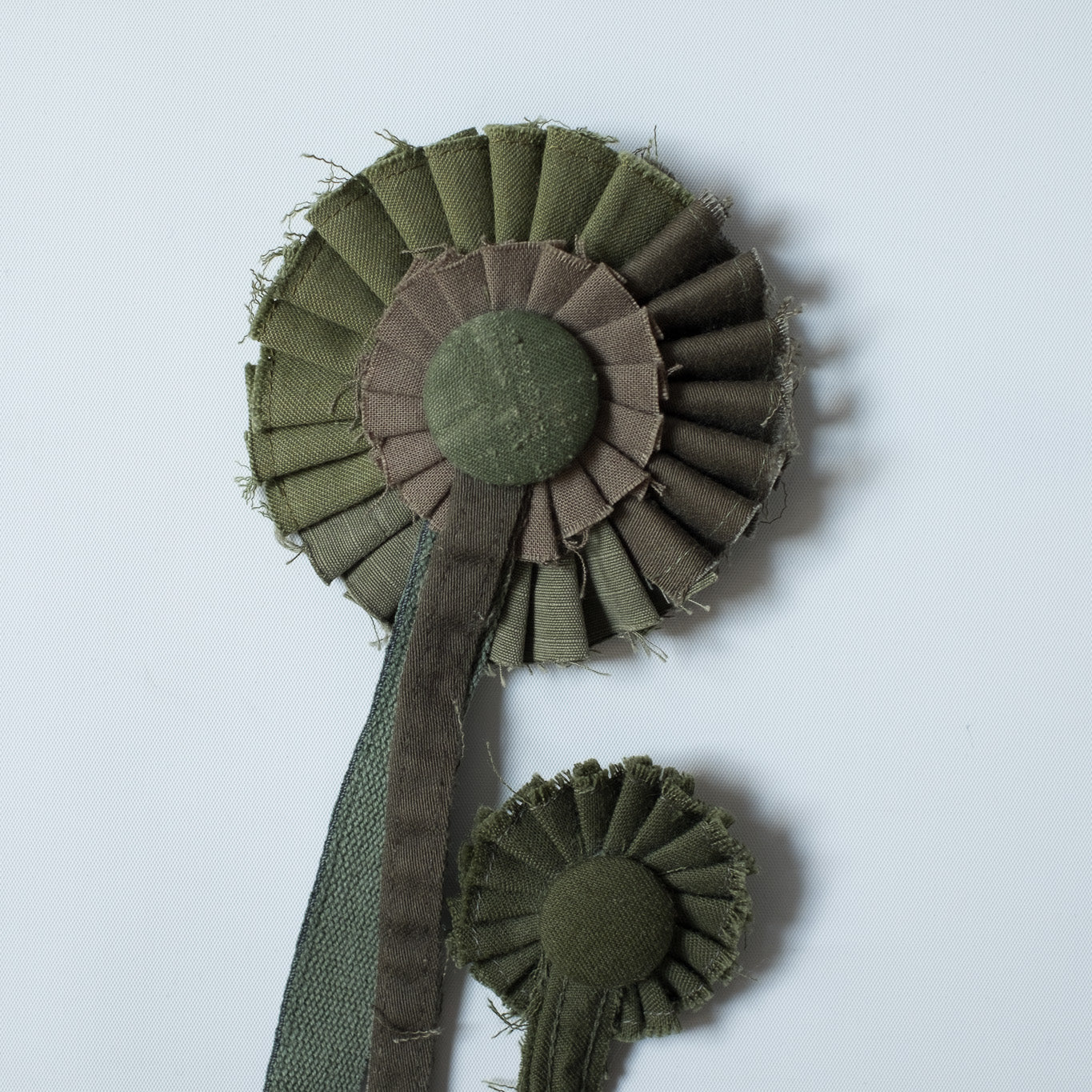 Take Product ROSETTE "MILITARY" B