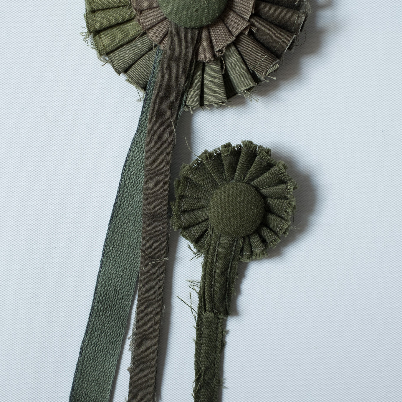 Take Product ROSETTE "MILITARY" B
