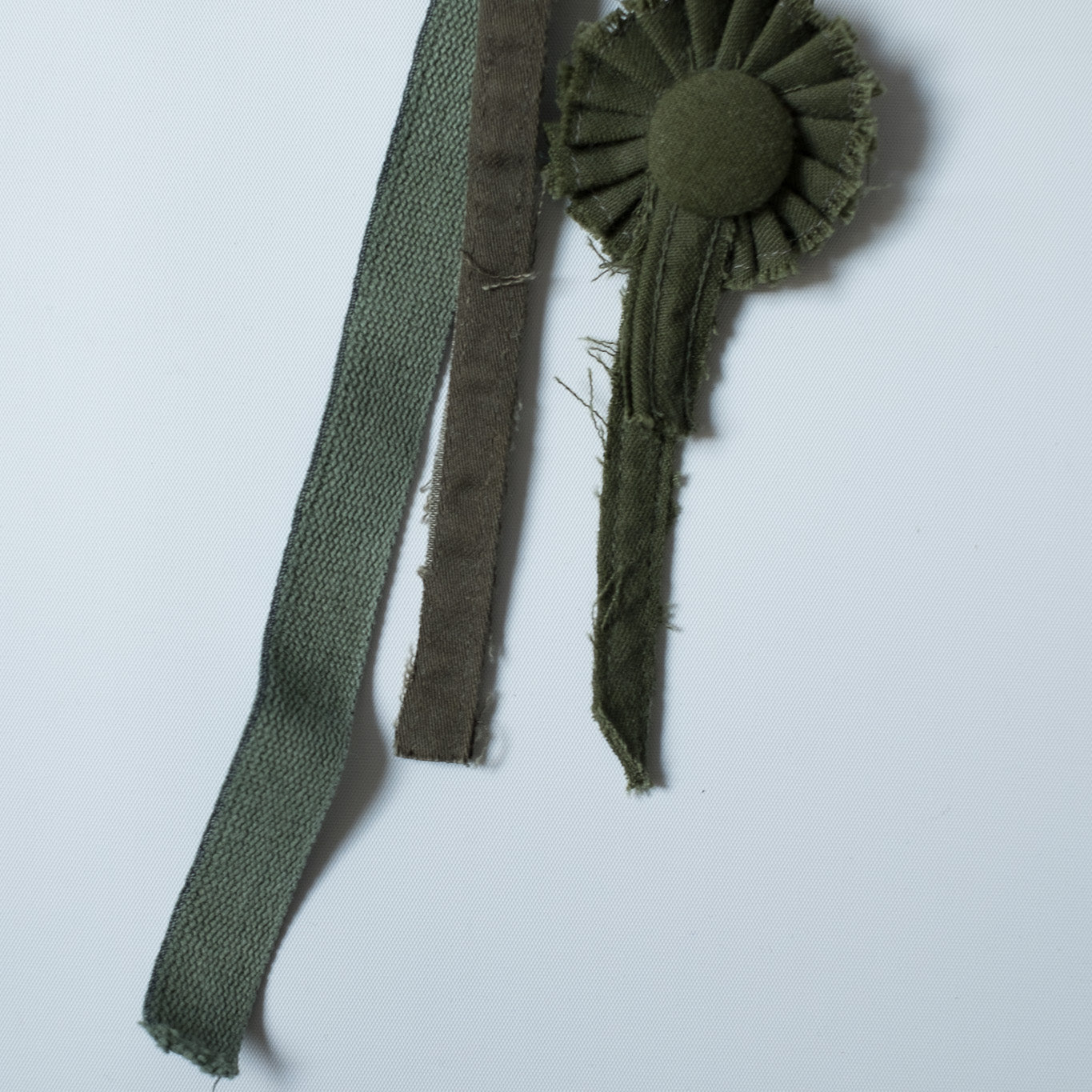Take Product ROSETTE "MILITARY" B