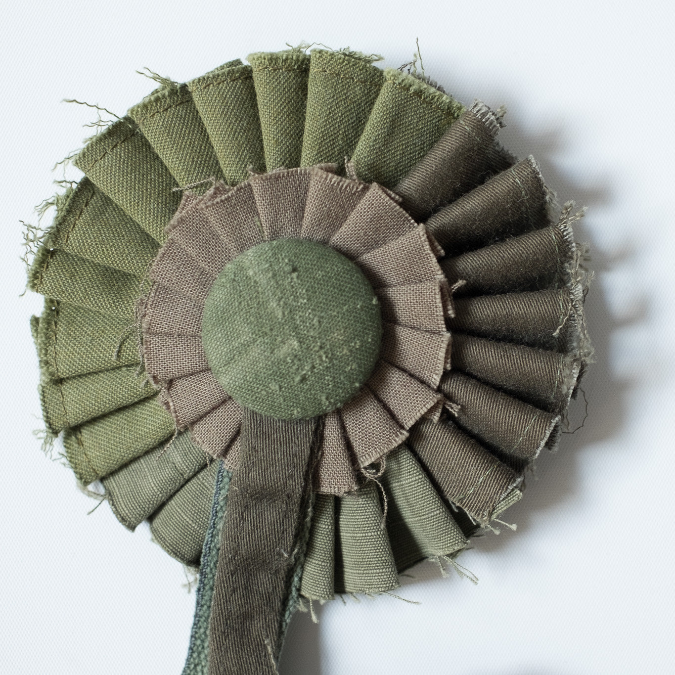 Take Product ROSETTE "MILITARY" B