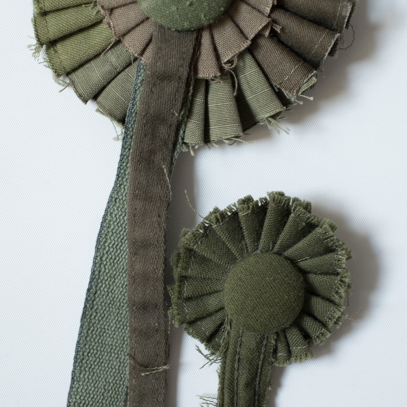 Take Product ROSETTE "MILITARY" B