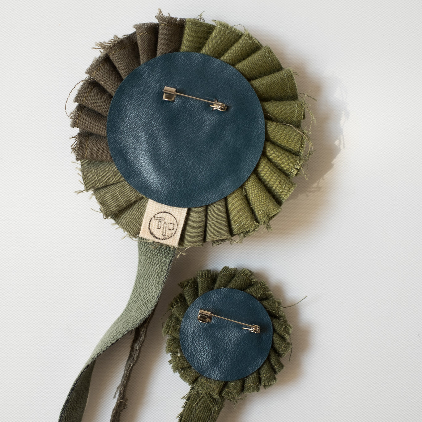 Take Product ROSETTE "MILITARY" B