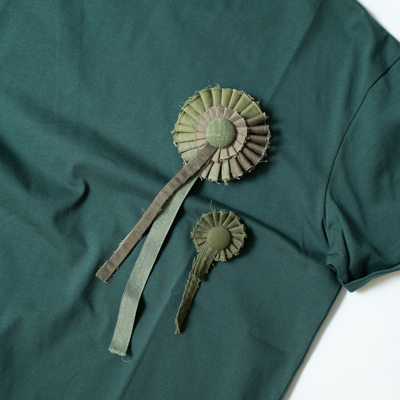 Take Product ROSETTE "MILITARY" B