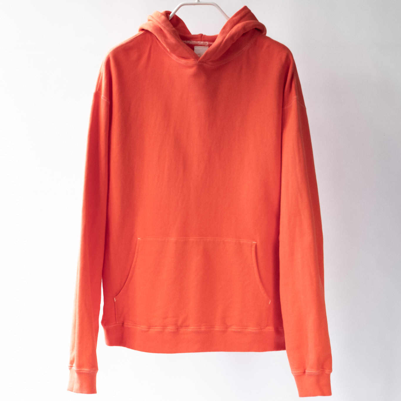 1027 HOODED PULLOVER RED