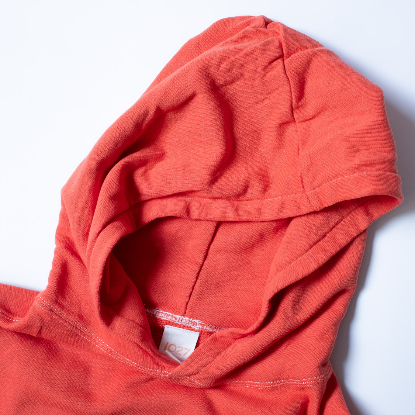 1027 HOODED PULLOVER RED